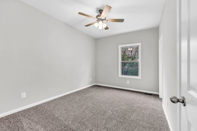 Building Photo - 420 S 2nd St