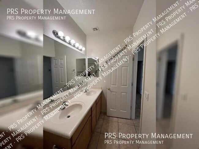 Building Photo - 4135 E Bellerive Dr