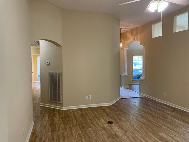 Building Photo - 618 Ridge Park Dr