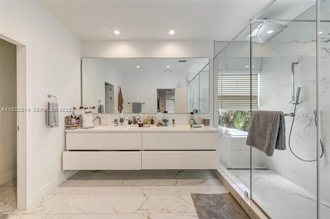 Building Photo - 0 Shore Dr W