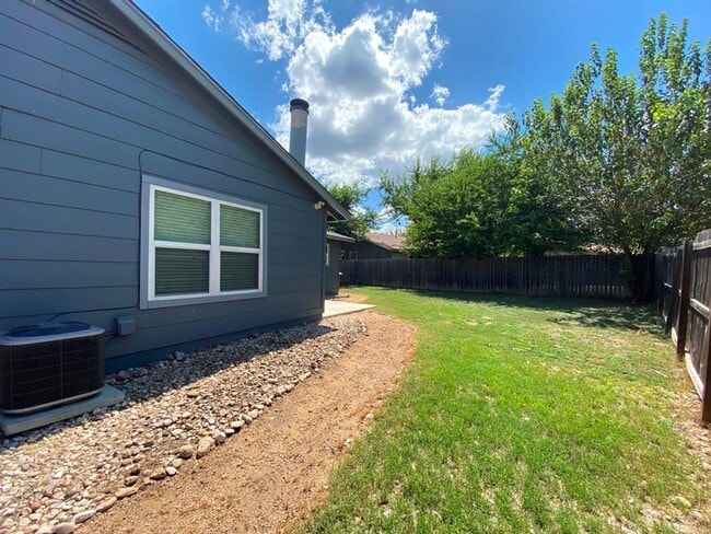 Building Photo - 3411 Lynridge Dr
