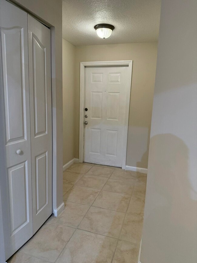 Building Photo - 1111 Myrtlewood Cir E