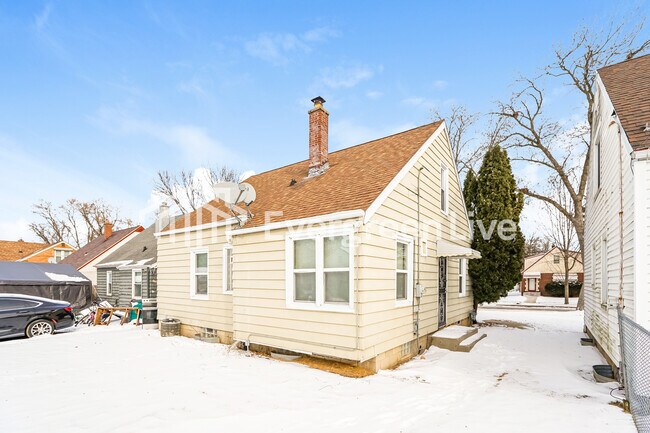 Building Photo - 5055 N 24th St