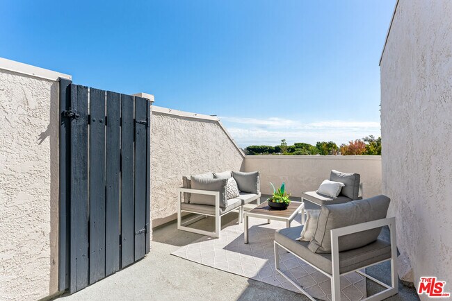Building Photo - 2677 S Centinela Ave