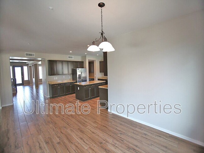 Building Photo - 14482 W La Reata Ave
