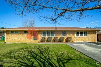 Building Photo - Updated 3 bed 2 bath in East Ridge! Fenced...