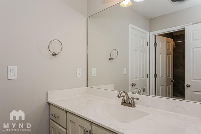Building Photo - 4751 W Petite Lp