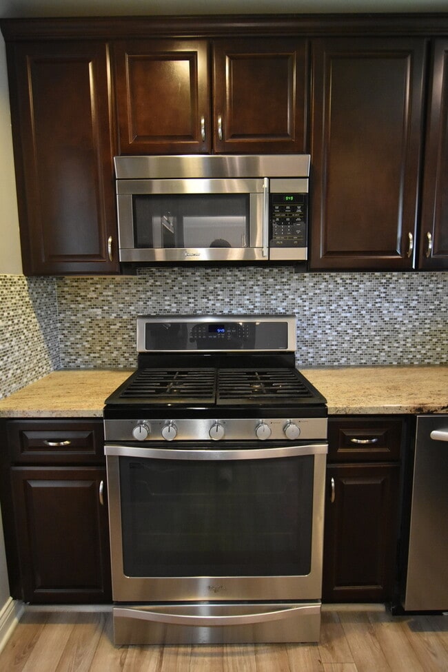 Building Photo - 7852 Sprucewood Ave