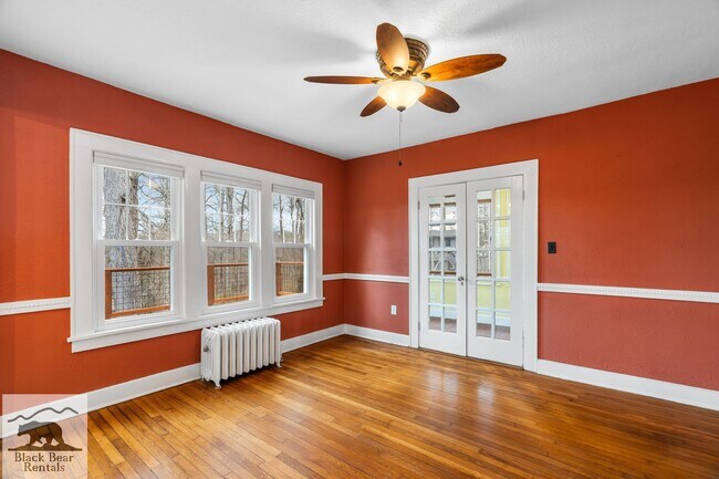 Building Photo - Asheville - Historic Charm Meets Modern Living!