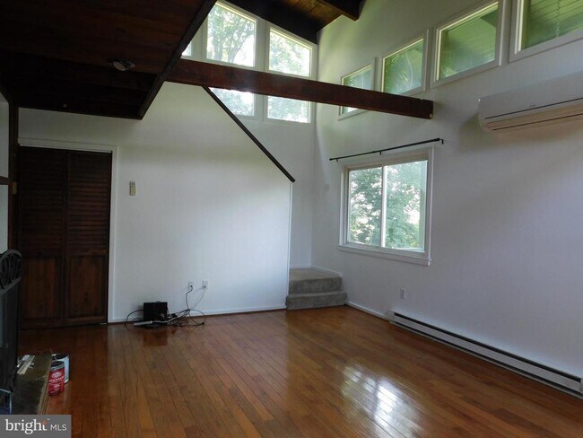Building Photo - 229 Sunset Ln