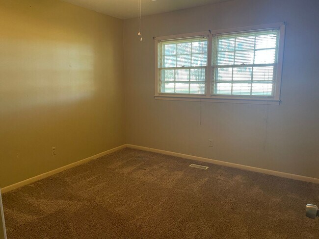 Building Photo - 3 Bedroom Home in North Lowndes County