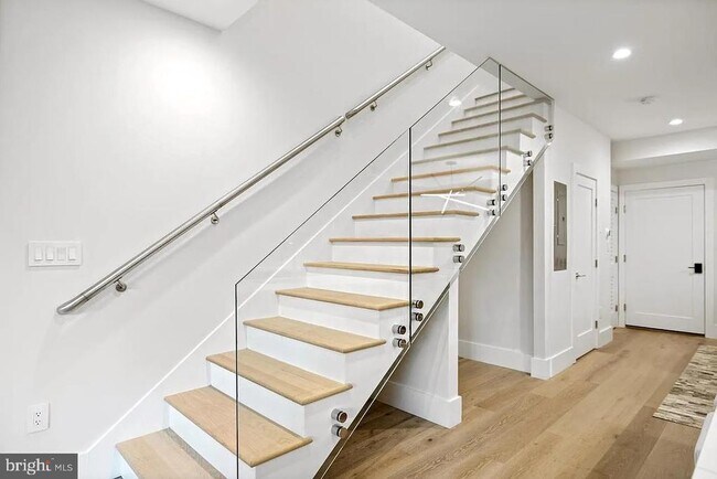 Building Photo - 1128 6th St NW