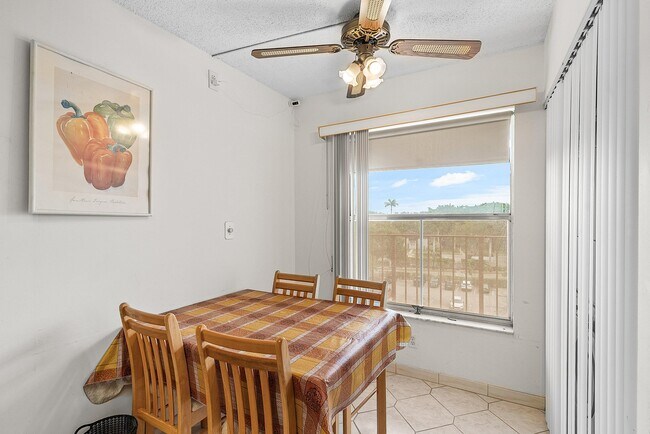 Building Photo - 14623 Bonaire Blvd