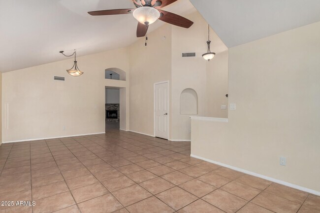 Building Photo - 10185 S Santa Fe Ln
