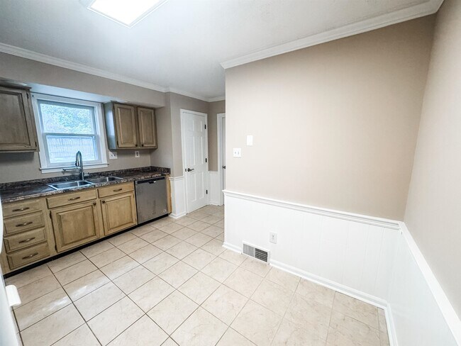 Building Photo - 1062 Fredericksburg Cove