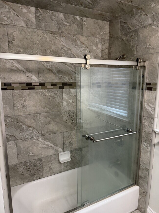 Building Photo - Bright, Beautiful & Fully Updated 3-Bed, 2-Bath Home with Modern Finishes