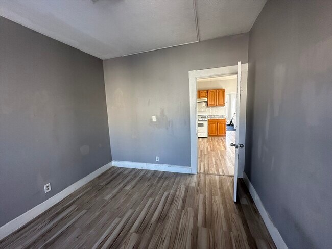 Building Photo - 124 Kendall St