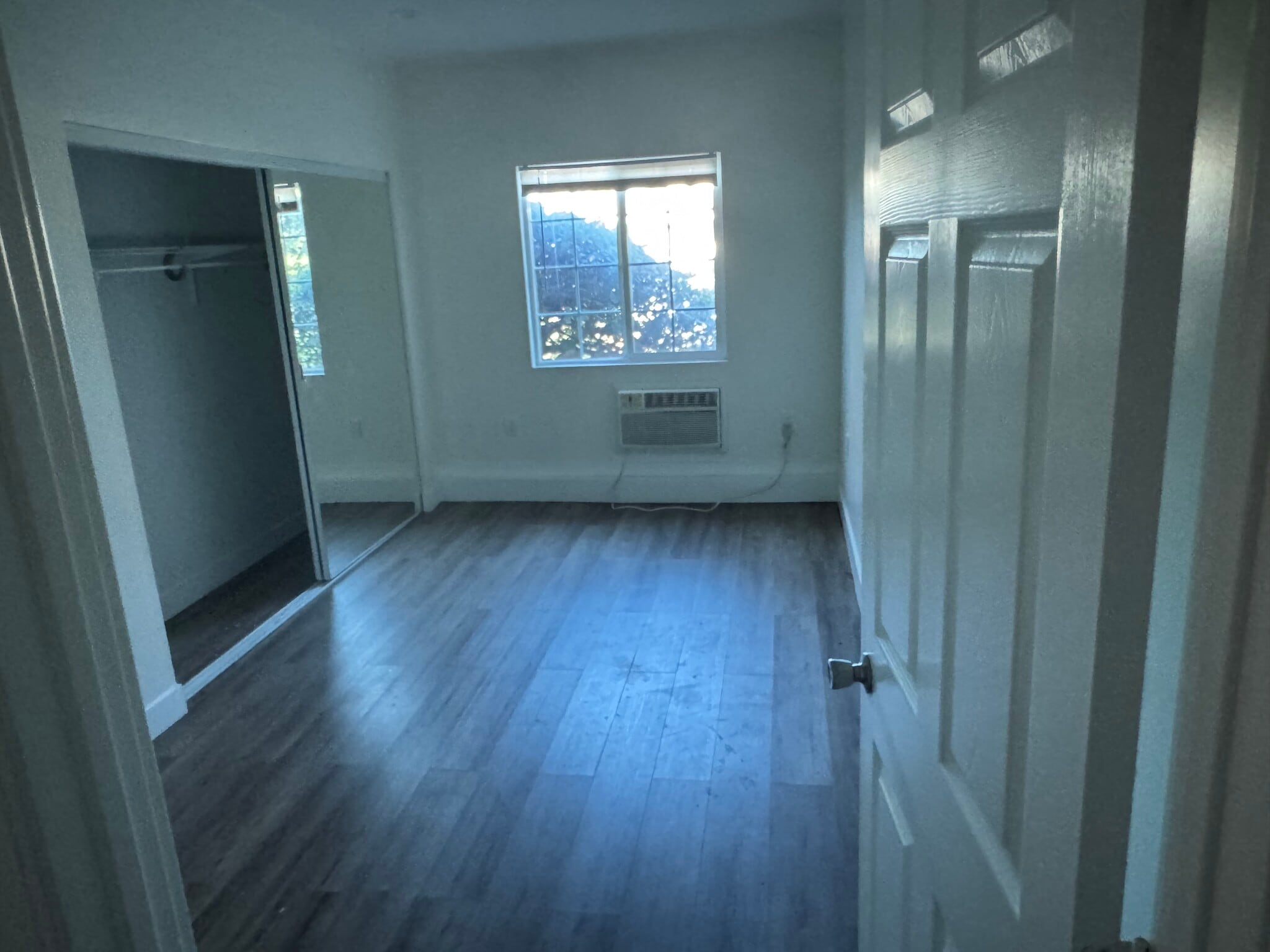 Building Photo - 22222 Vanowen St