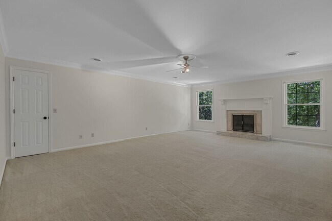Building Photo - AVAILABLE NOW-- 4-Bed/5-Bath in the heart ...