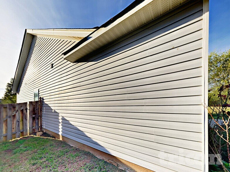 Building Photo - 3846 Tioga Ln