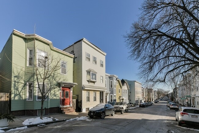 Building Photo - 458 E 7th St