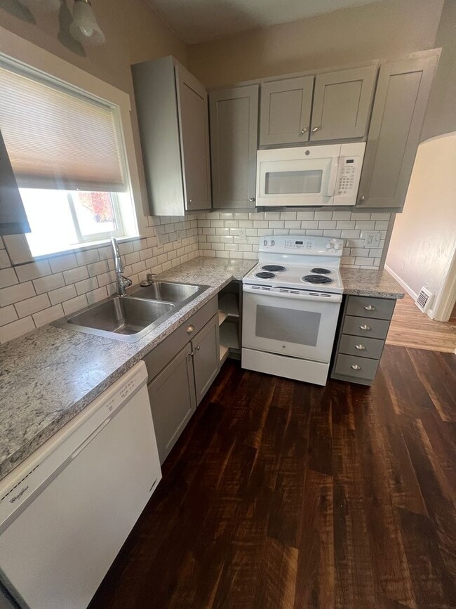 Building Photo - 604 N 10th Ave