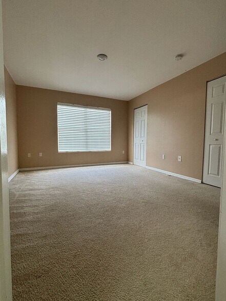 Building Photo - 3642 Pine Oak Cir