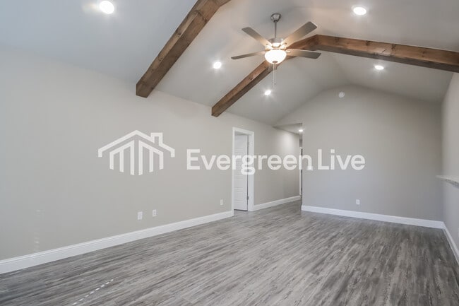 Building Photo - 600 E Osage Trce