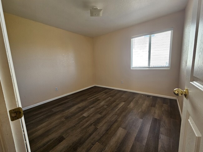 Building Photo - 5723 Prairie Cir