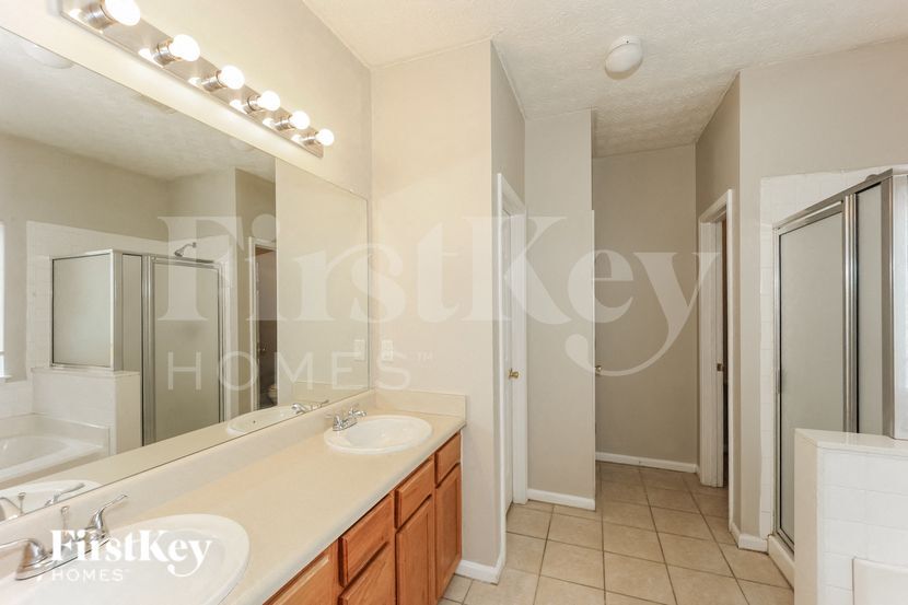 Building Photo - 5713 Old Carriage Dr