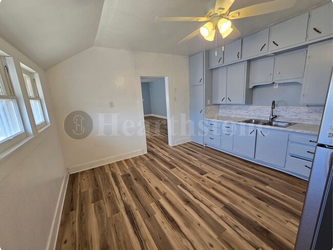 Building Photo - 312 S Avenue B