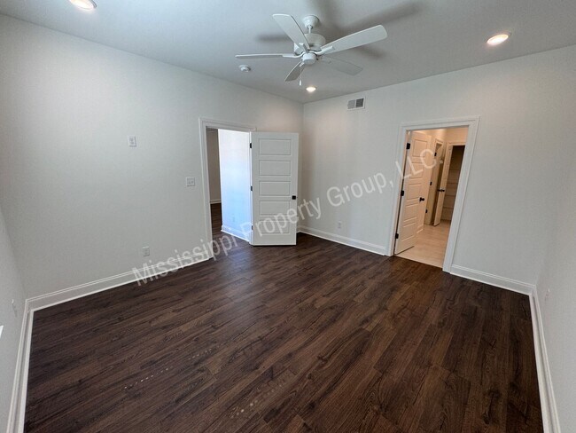 Building Photo - 590 Meadow Crest Circle