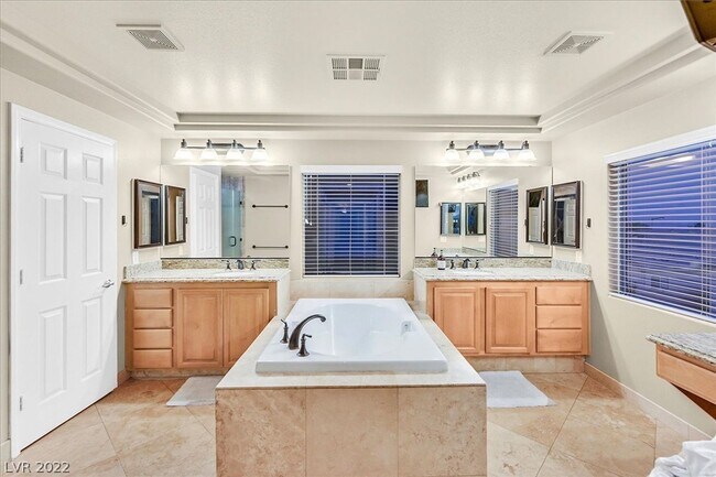 Building Photo - **COMING SOON** UPGRADED 5BD/3.5BA SUMMERLIN HOME W/ POOL!