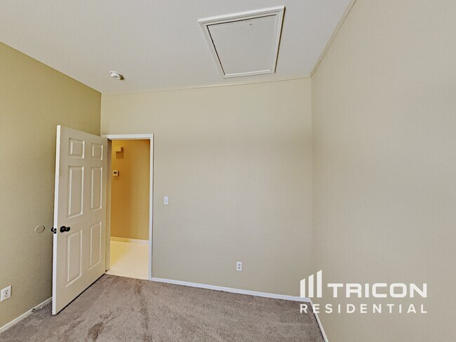 Building Photo - 2727 W Richmar Ave