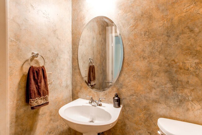 Building Photo - 2675 Forsythia Pl