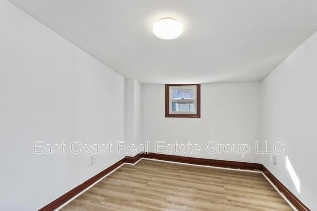 Building Photo - 218 N College St