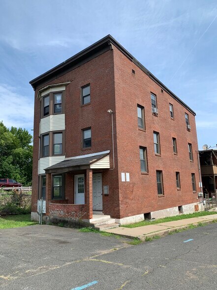 Building Photo - 4 Flower St