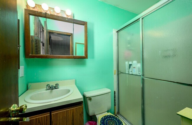 Building Photo - Fully Renovated 3-Bed, 2-Bath Ranch with Garage and Large Yard in Manchester