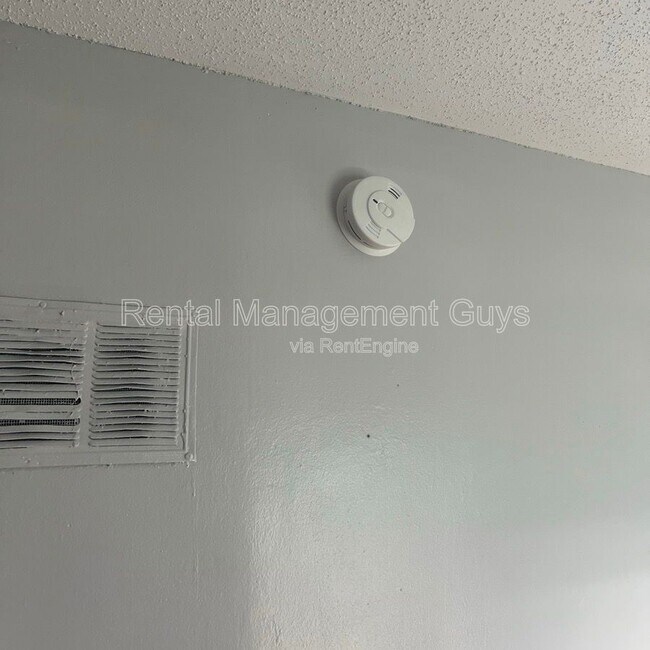 Building Photo - 2110 Fremont Ave N