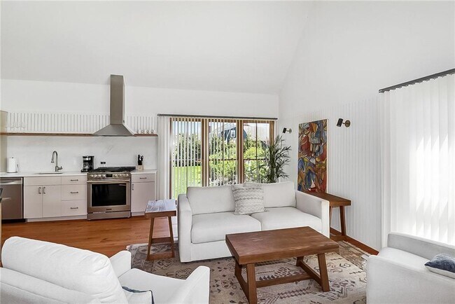 Building Photo - 10 Wyndham Hill Rd