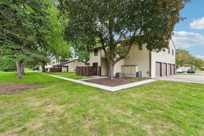 Building Photo - 6130 72nd Ln N