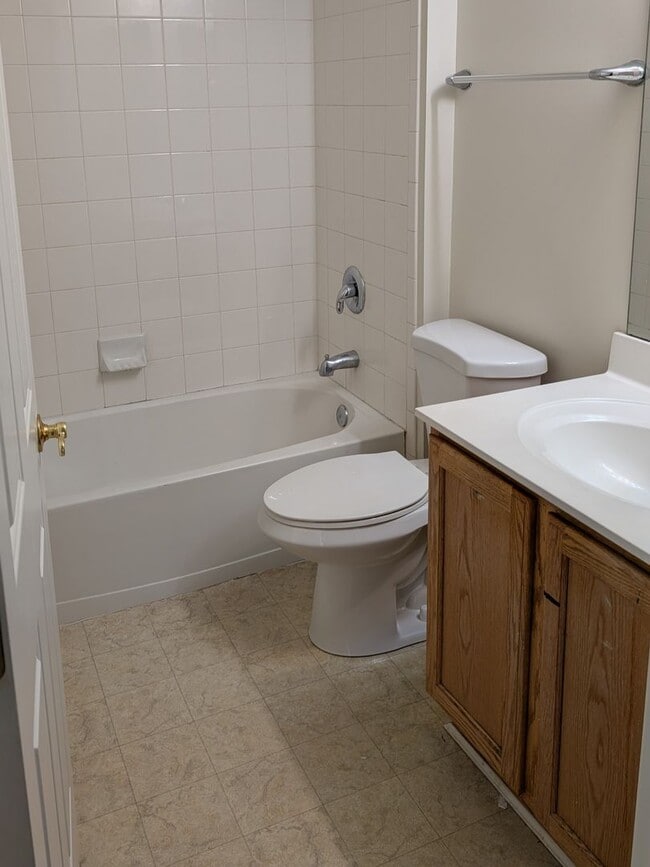 Building Photo - THE VILLAS AT HOLLYWOODS