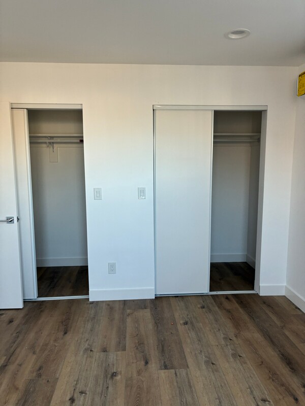 Building Photo - 449 W 74th St