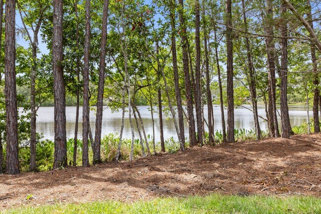Building Photo - Home for rent on the lake !