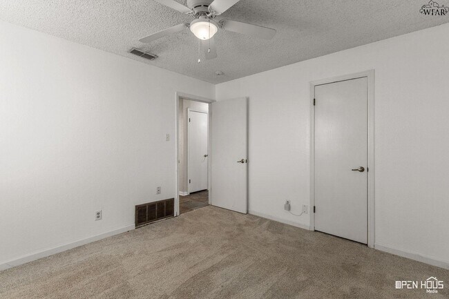 Building Photo - 5639 Johnson Rd