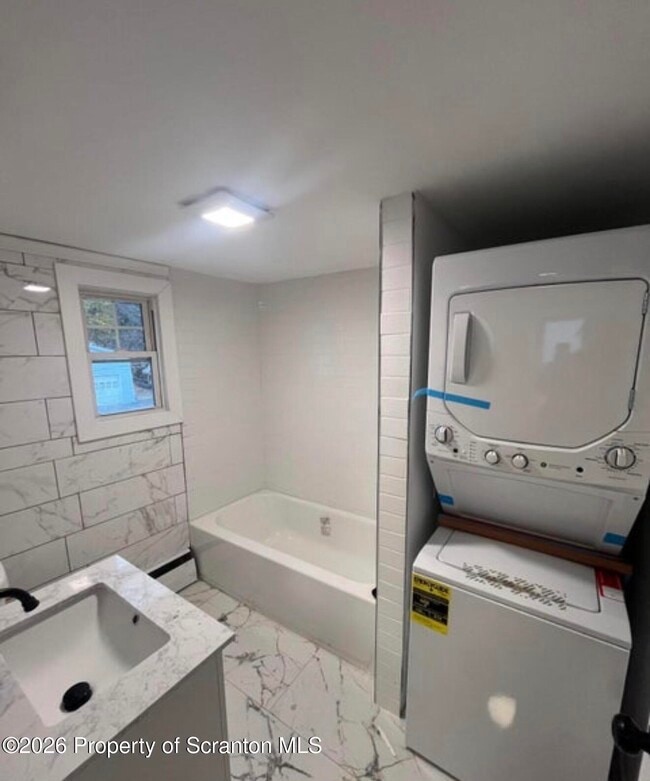 Building Photo - 129 S Blakely St