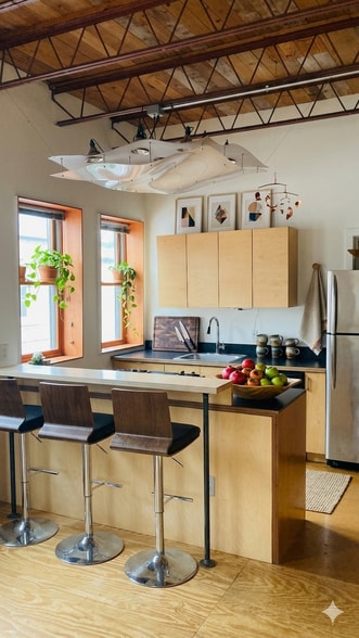 Kitchen - 918 N Main St