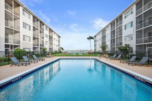 Building Photo - 4500 N Flagler Dr