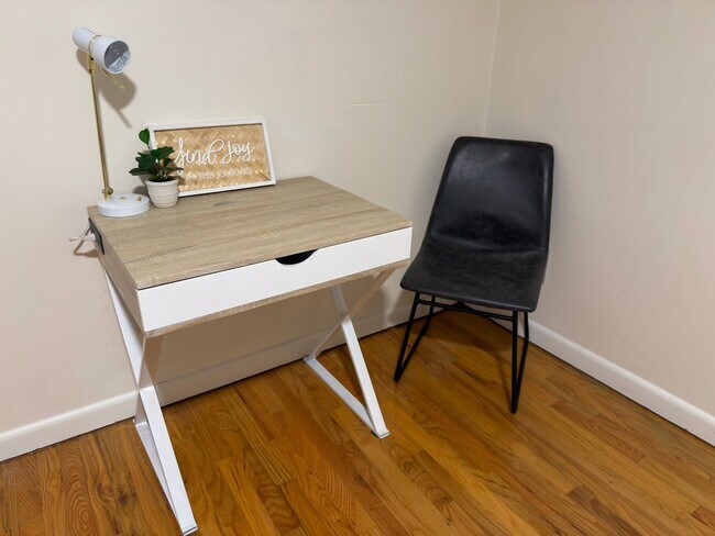 Building Photo - Manito House