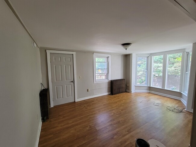 Building Photo - 304 S Winooski Ave